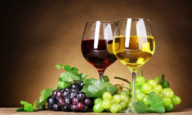 Λευκό ή κόκκινο κρασί; Ποιο είναι καλύτερο για την υγεία μας  - Media