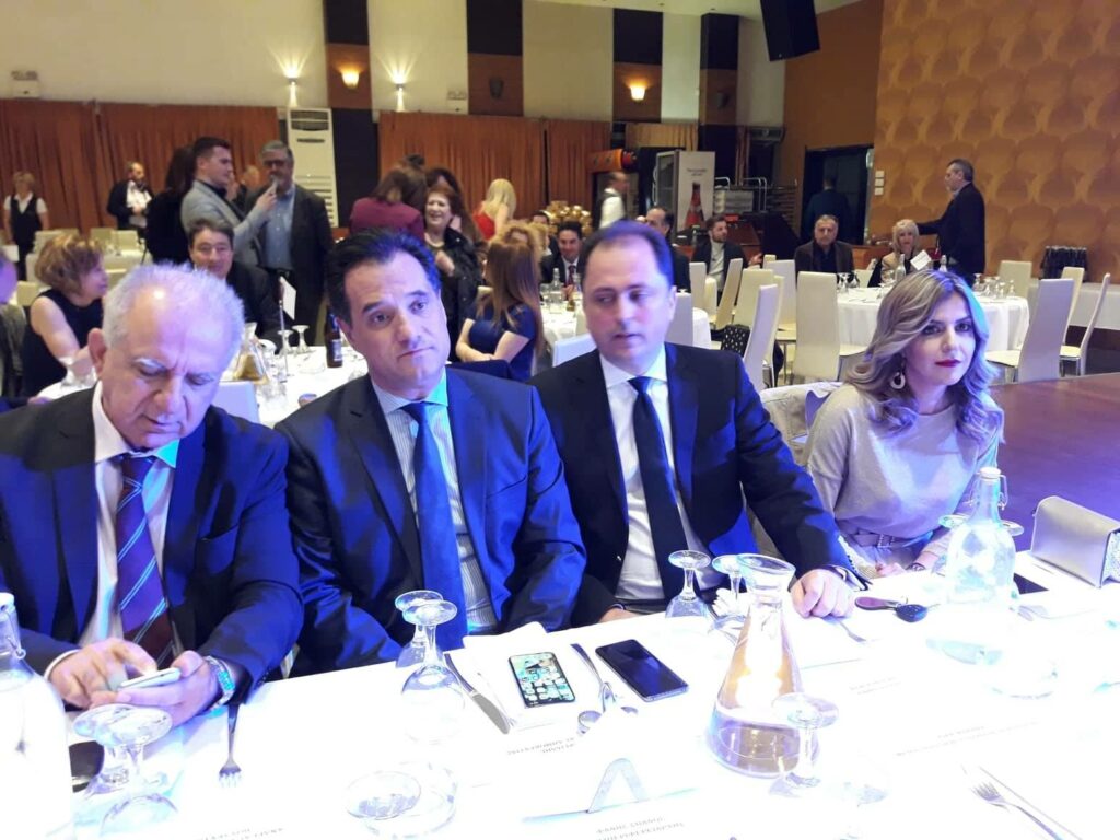 «Έξαλλος ο Άδωνις»! - Ήταν άδεια η αίθουσα που θα μιλούσε και τα έβαλε με τον πρόεδρο της ΝΟΔΕ Βοιωτίας (Photo) - Media