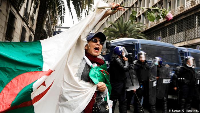 H σιωπή της Γαλλίας για την Αλγερία - Media