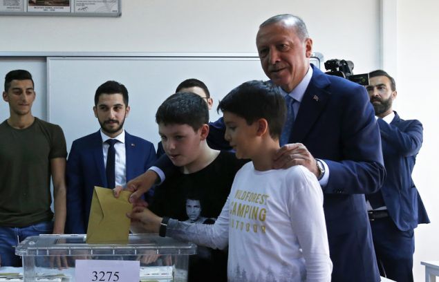 Εκλογές στην Τουρκία: Κρίσιμο τεστ για Ερντογάν - Media