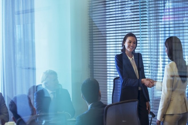 Έρευνα: Περισσότερες γυναίκες σε ανώτερες διοικητικές θέσεις παγκοσμίως – Μείωση στην Ελλάδα - Media