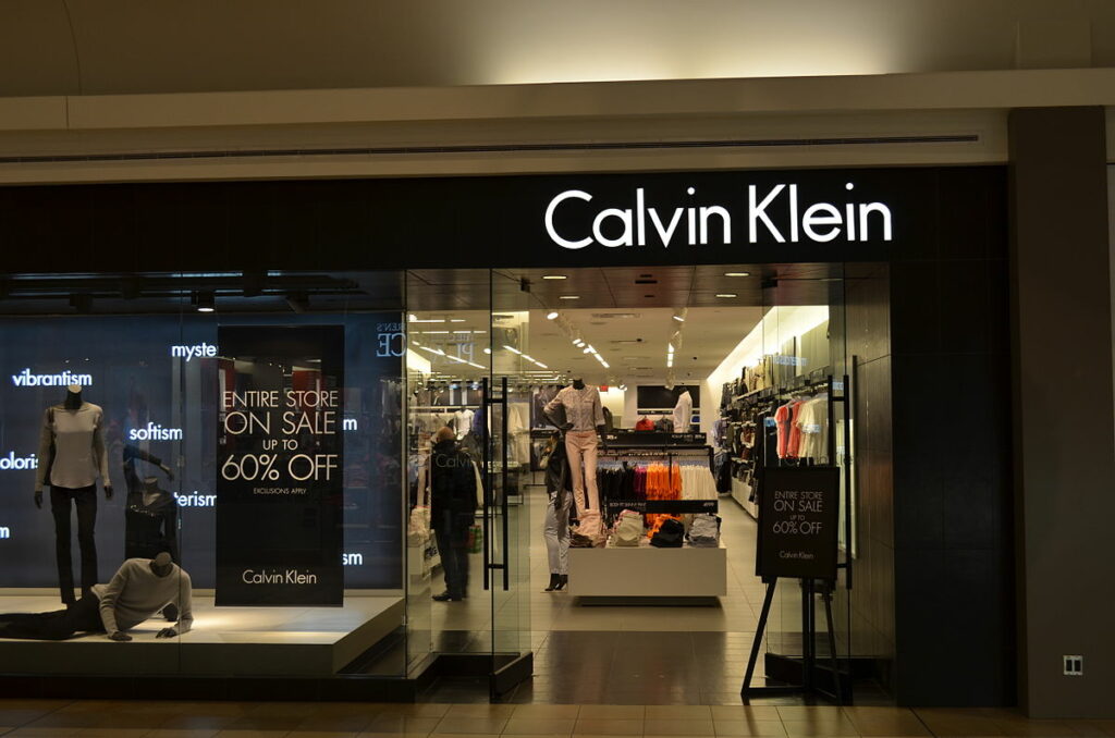Η Calvin Klein εγκαταλείπει τη μόδα πολυτελείας – Θα απευθύνεται στο ευρύ κοινό - Media