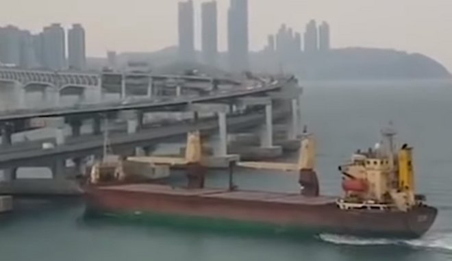 «Συγκρουόμενα» για φορτηγό πλοίο λόγω του μεθυσμένου καπετάνιου του (Video) - Media