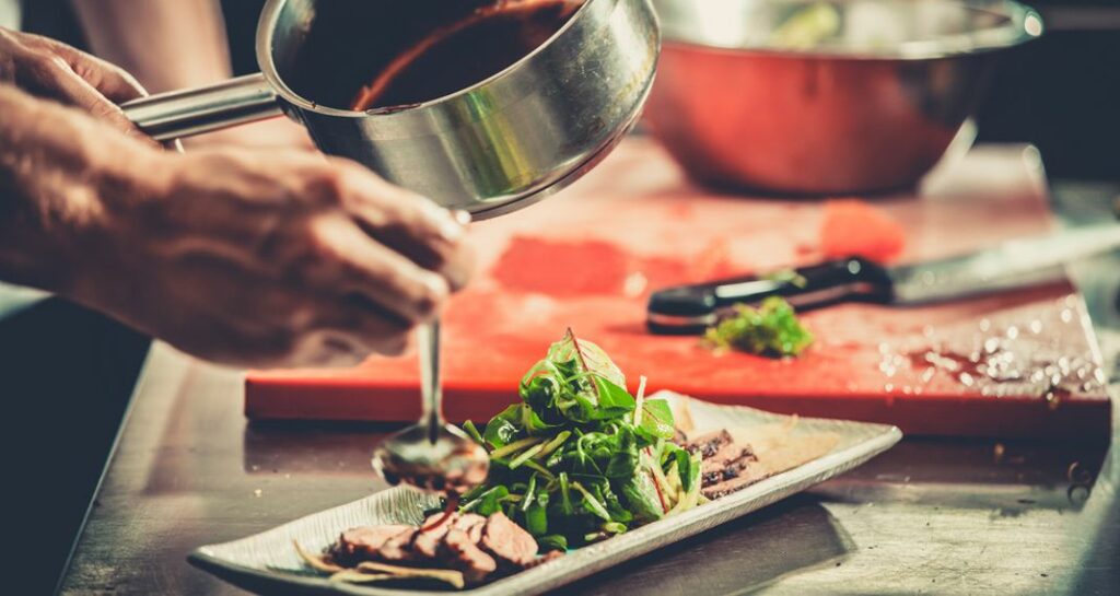 Διάσημος σεφ αποσύρεται μετά τις κατηγορίες  ότι ασέλγησε σε υπάλληλο (Photo) - Media