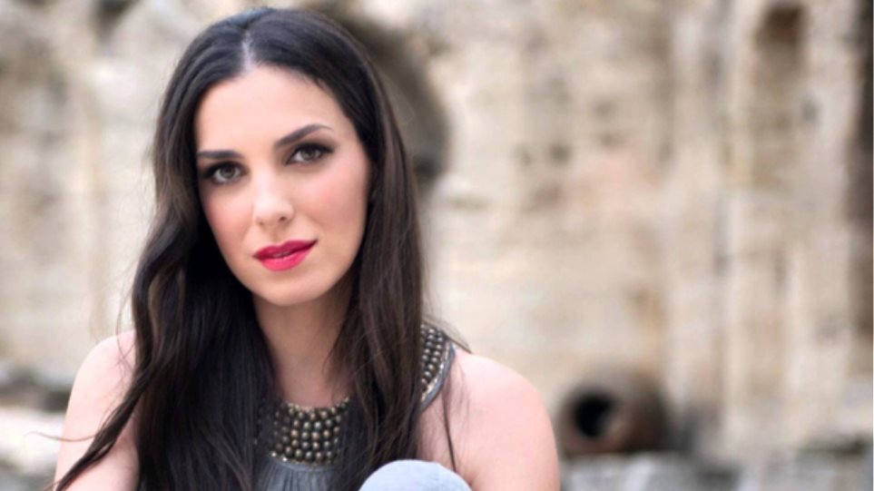 Σε κατάσταση σοκ η Φωτεινή Δάρρα που ήταν μπροστά στη πτώση της γυναίκας στο Mall (Photo) - Media