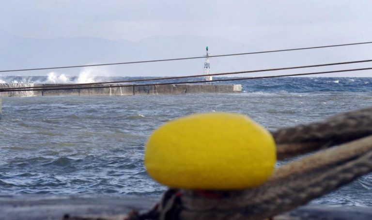 Δεμένα τα πλοία σε λιμάνια λόγω θυελλωδών ανέμων - Ποια δρομολόγια ακυρώθηκαν - Media