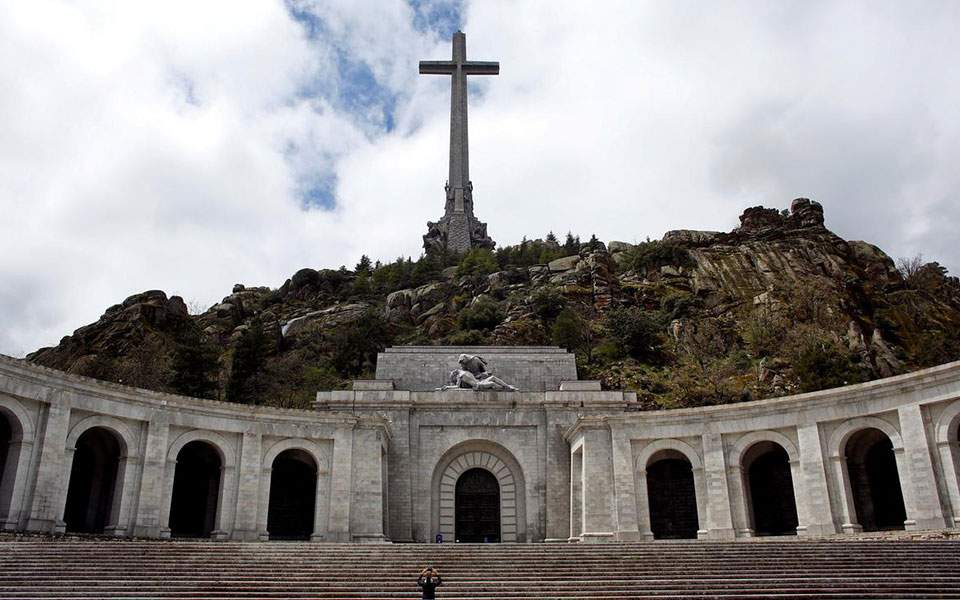 Στις 10 Ιουνίου η εκταφή των οστών του Φράνκο - Media