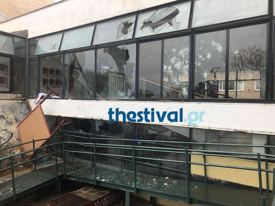 ΑΠΘ: Άγνωστοι ξήλωσαν σιδερένια πόρτα στην Πολυτεχνική Σχολή	 - Media