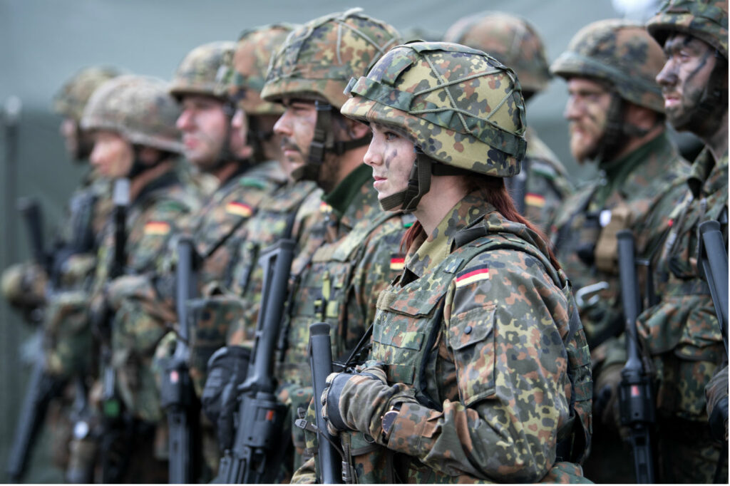 Η Γερμανία μειώνει κι άλλο τις δαπάνες για το ΝΑΤΟ - Οργή από τις ΗΠΑ - Media