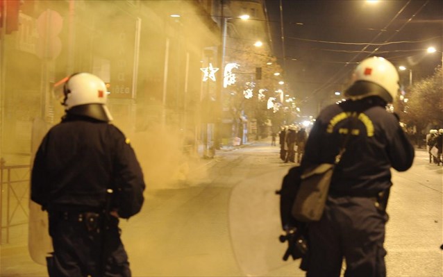 Επεισόδια τη νύχτα στο Πολυτεχνείο - Media