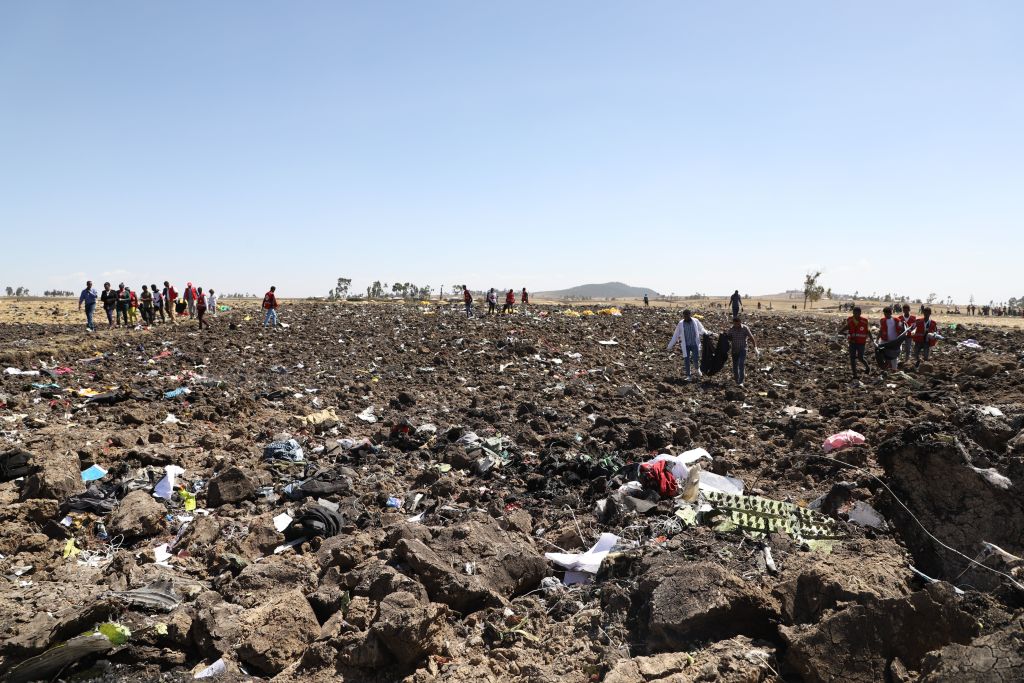 Φρικτή μαρτυρία από την πτώση του αεροσκάφους των Αιθιοπικών Αερογραμμών: Ο ουρανός «έβρεχε» φλεγόμενες βαλίτσες - Media