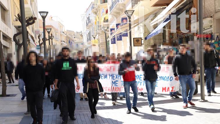 Κρήτη: Επεισόδια κατά την επίσκεψη Γαβρόγλου - Σύγκρουση φοιτητών με ΜΑΤ - Media