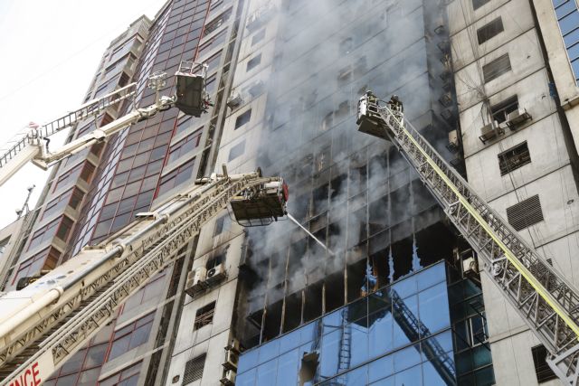 Μπανγκλαντές: Δύο συλλήψεις για την πυρκαγιά σε κτίριο με τους 26 νεκρούς - Media