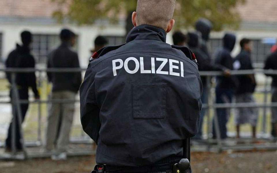 Συναγερμός για βόμβες στη Γερμανία: Εκκενώθηκαν έξι δημαρχεία - Media