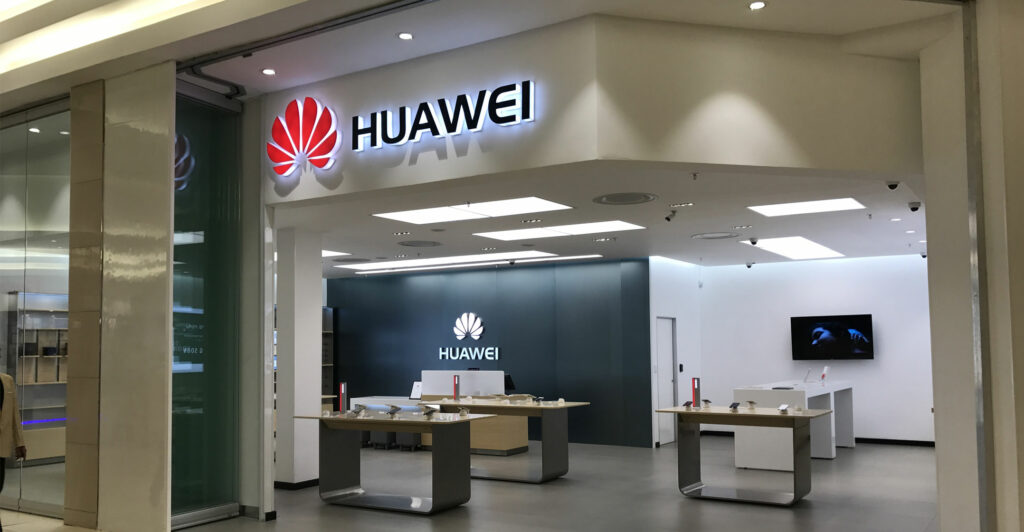 Ο Τραμπ συνέδεσε για 1η φορά τη Huawei με τον εμπορικό πόλεμο με την Κίνα - Media