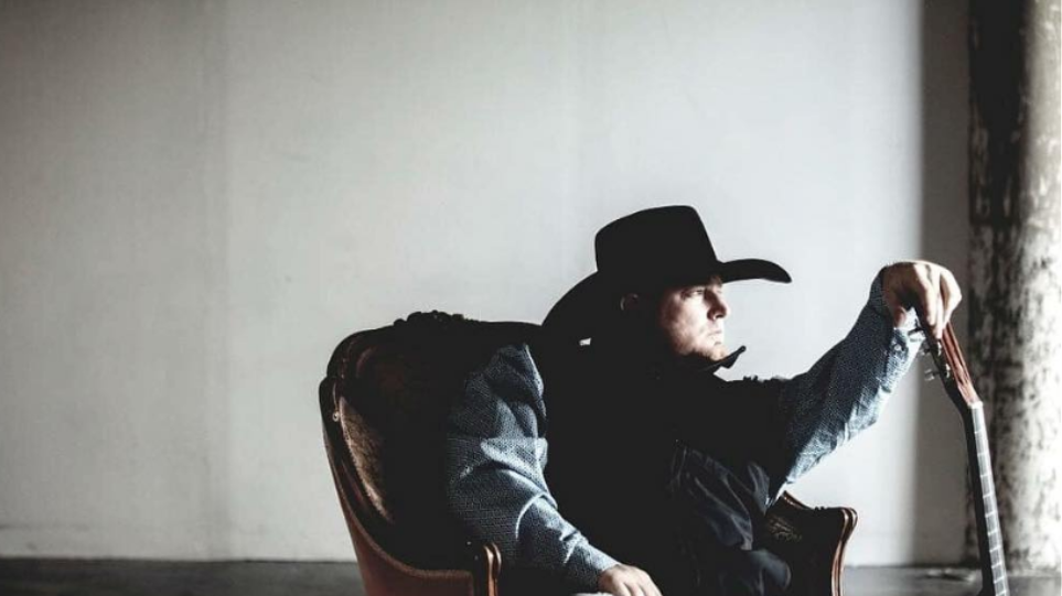 Νεκρός ο τραγουδιστής Τζάστιν Κάρτερ – Αυτοπυροβολήθηκε κατά λάθος σε βίντεο κλιπ - Media