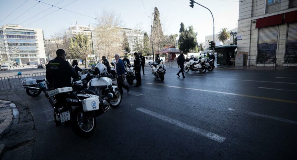 Συνεχίζονται και σήμερα τα κινηματογραφικά γυρίσματα στην πλατεία Συντάγματος - Media