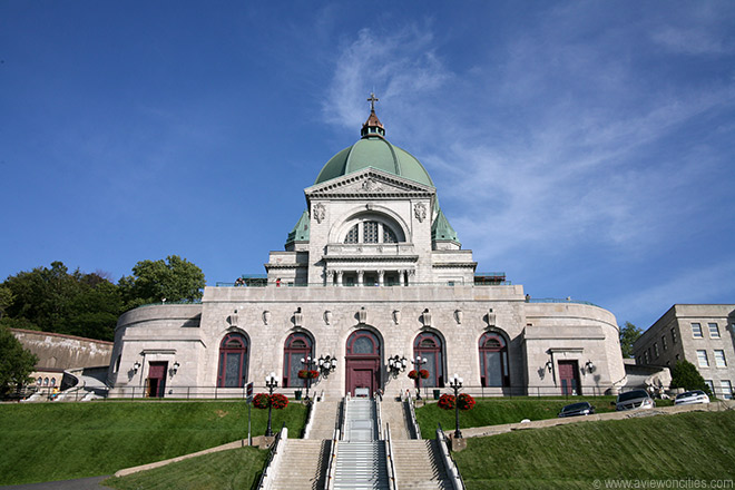 Iερέας μαχαιρώθηκε την ώρα της λειτουργίας - Media