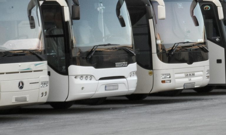 Κρήτη: Εταιρεία τουριστικών λεωφορείων απέλυσε 7 άτομα επειδή… ζητούσαν τα δεδουλευμένα τους - Media