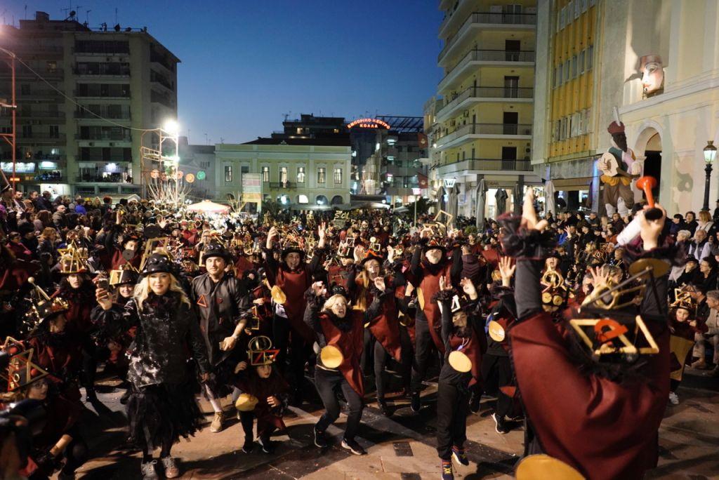 Σε ξέφρενους ρυθμούς το καρναβάλι της Πάτρας: Δύο βασίλισσες για φέτος (Video | Photos) - Media