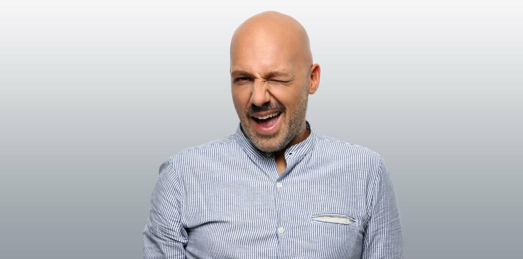 Ο Μουτσινάς τραγούδησε Φουρέιρα στην πίστα - Αποδέχτηκε την πρόκληση του Σάκη (Videos)  - Media