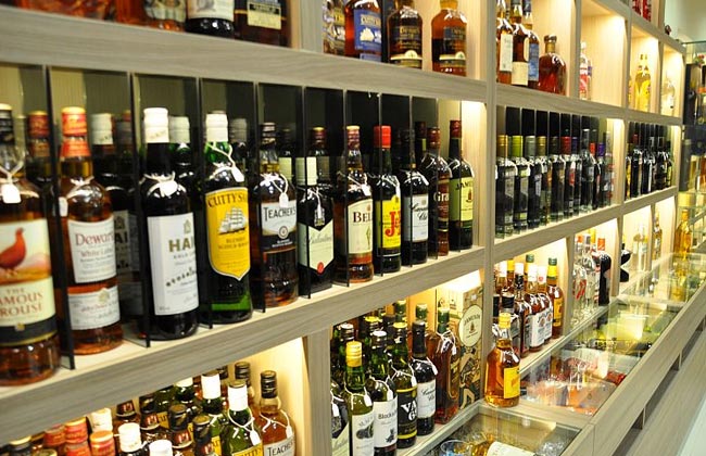 Ληστεία σε σούπερ-μάρκετ στη Χαλκίδα: Οι δράστες έπιναν μόνο ουίσκι - Media