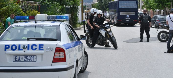 Ζάκυνθος: Πυροβολισμοί έξω από τα δικαστήρια - Συλλήψεις και τραυματισμοί - Media