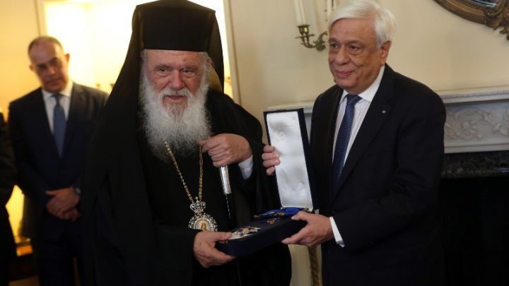 Τον Μεγαλόσταυρο του Τάγματος της Τιμής απένειμε ο ΠτΔ στον Αρχιεπίσκοπο Ιερώνυμο  - Media