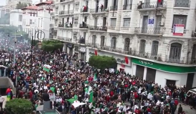 Τις ημέρες της Αραβικής Άνοιξης ζει ξανά η Αλγερία - Media