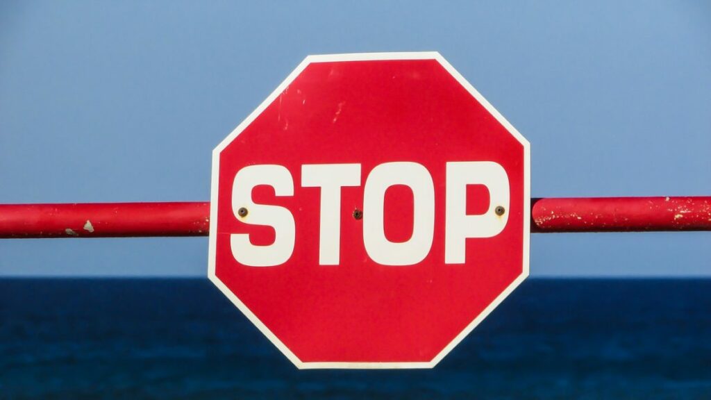 STOP: Γιατί το σήμα της Τροχαίας είναι οκτάγωνο; - Media