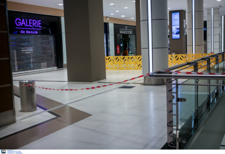 Τραγωδία στο Mall: Τι εξετάζουν οι αρχές - Πώς έπεσε από τον 3ο όροφο η γυναίκα  - Media