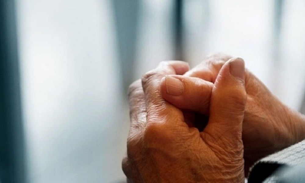 «Παγώνει» επ’ αόριστον το πρόστιμο στη γιαγιά με τα τερλίκια - Media