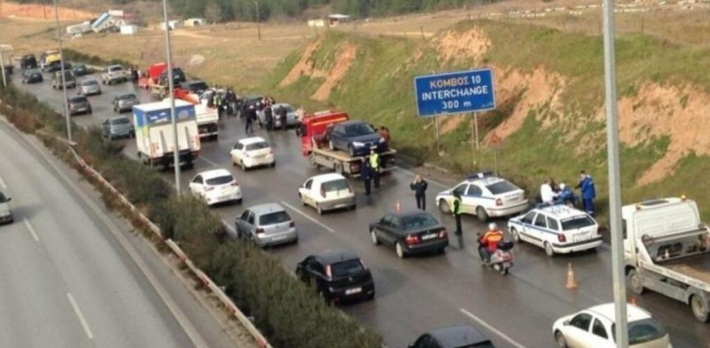 Σοκαριστικό τροχαίο στη Θεσσαλονίκη - Φρικτός θάνατος μοτοσυκλετιστή (Video)   - Media