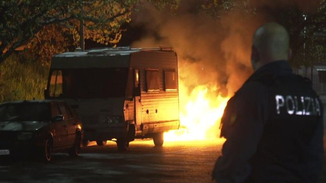 Ρώμη: Ακροδεξιοί επιτέθηκαν σε κοινωνική δομή με Ρομά - Έβαλαν βόμβα και χαιρετούσαν φασιστικά - Media