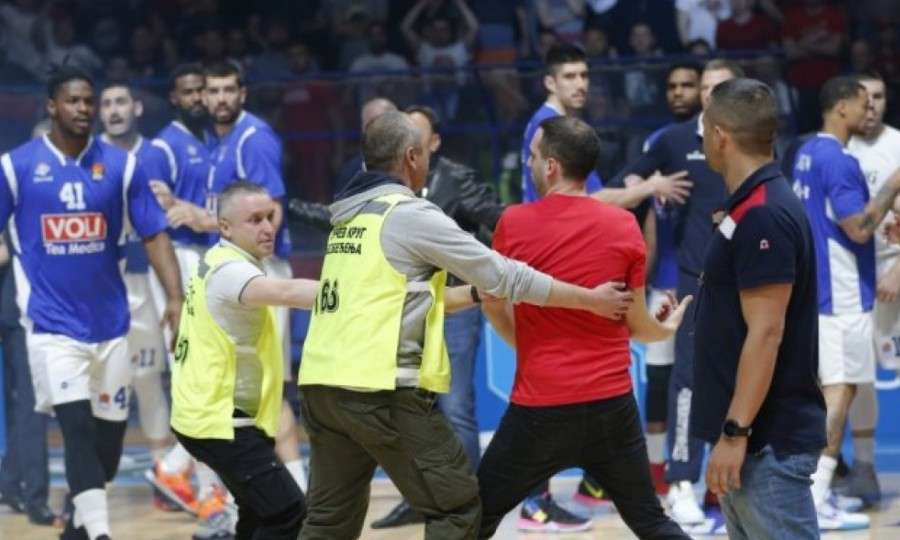 «Κόλαση» ο τελικός της Αδριατικής Λίγκας: Οπαδοί του Ερ. Αστέρα επιτέθηκαν σε παίκτες της Μπούντουτσνοστ - Media