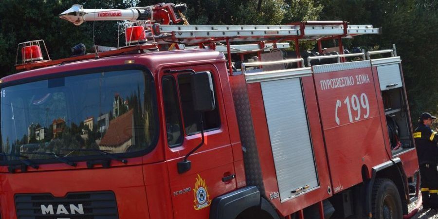 Θεσσαλονίκη: Φωτιά στις εγκαταστάσεις του ΟΣΕ - Media