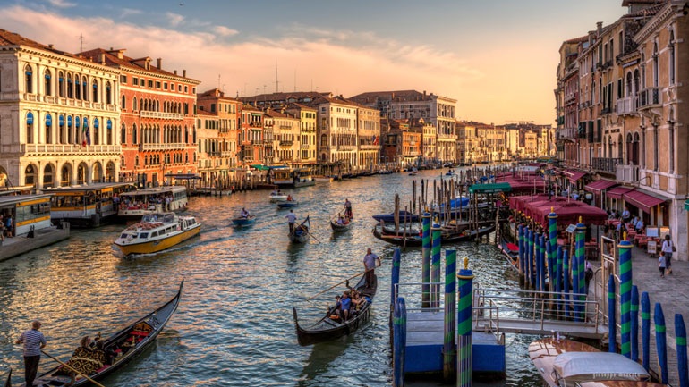 Σε ιστορικά υψηλά επίπεδα η στάθμη των υδάτων στη Βενετία (Photos) - Media