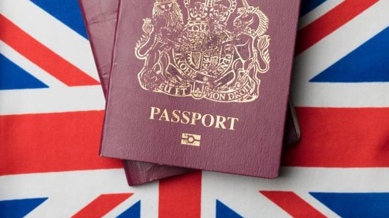 Βρετανία: Το Λονδίνο ξεκίνησε να εκδίδει διαβατήρια χωρίς την ένδειξη «Ευρωπαϊκή Ένωση» - Media