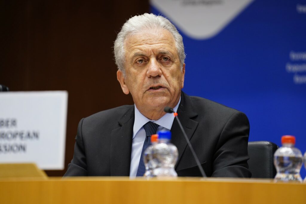 Δ. Αβραμόπουλος: Προτεραιότητα της Ευρώπης η επιτυχής ένταξη των μεταναστών στις κοινωνίες - Media