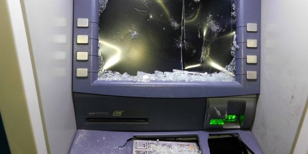 Ανατίναξαν τρία ATM σε Ραφήνα και Μέγαρα - Media