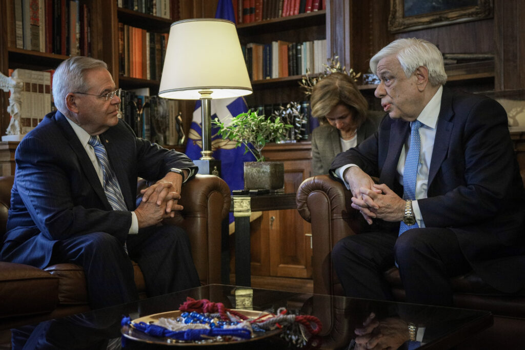 Μενέντεζ σε Παυλόπουλο: Ποτέ δεν ήταν ισχυρότερη η σχέση Ελλάδας-ΗΠΑ - Media