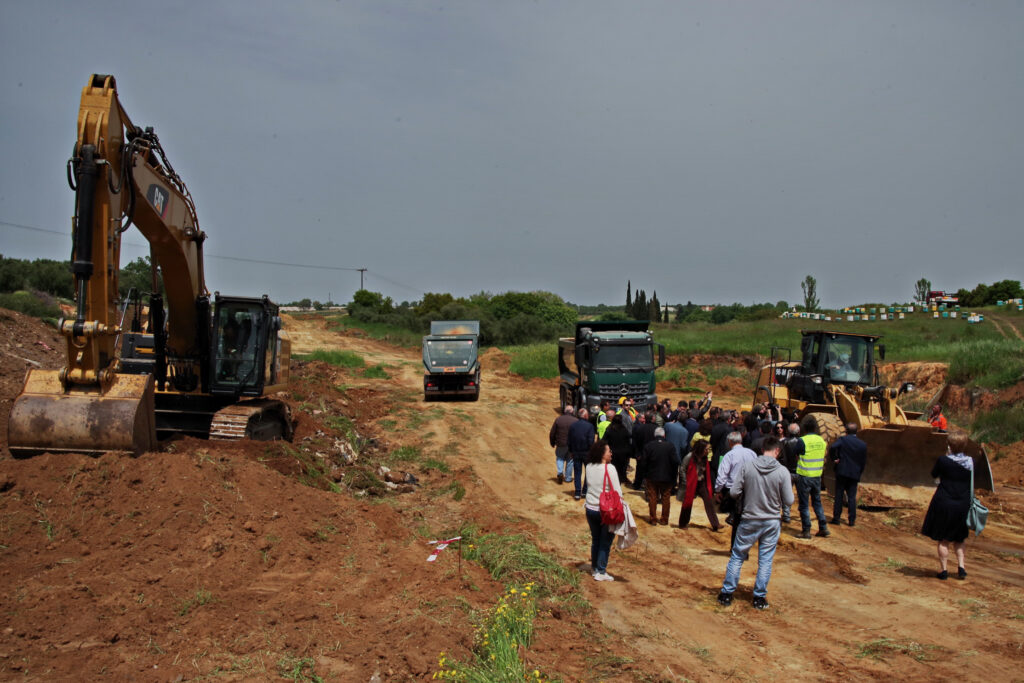 «Έβαλαν μπρος» οι μπουλντόζες στην Πατρών-Πύργου - Ξεκινάει το «στοιχειωμένο» έργο (Photos) - Media
