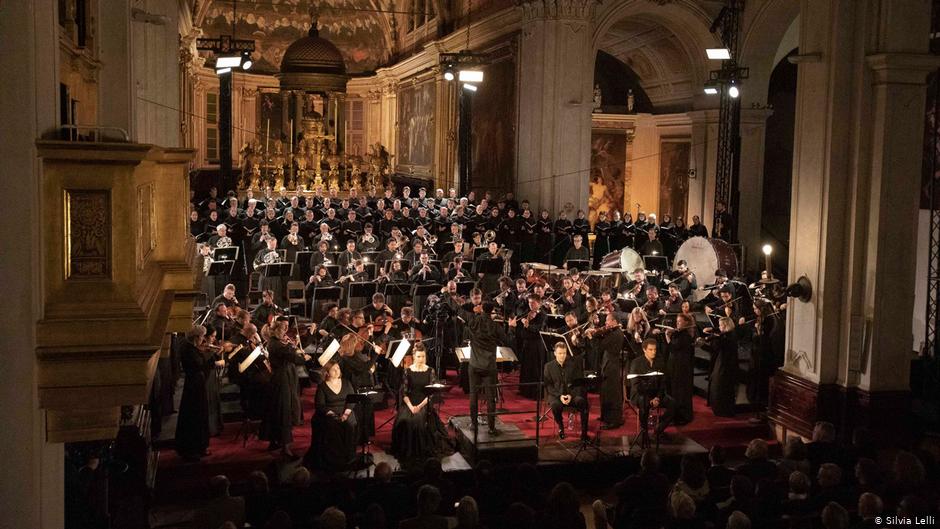 Ένας Έλληνας μαέστρος στο Μιλάνο (Photos) - Media