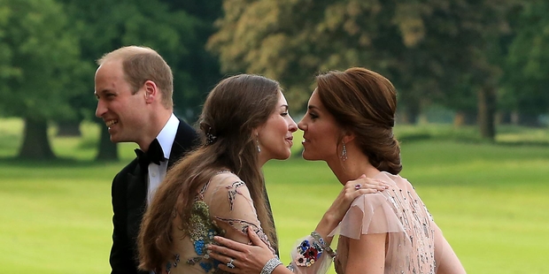 Φίλη της Κέιτ Μιντλετον, πρώην μοντέλο και party animal - Με αυτήν την 33χρονη ο Πρίγκιπας Γουίλιαμ απάτησε την γυναίκα του (Photos) - Media