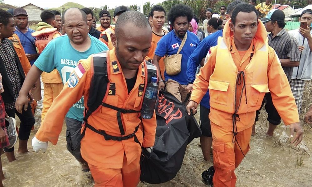 Ινδονησία: Πολύνεκρες πλημμύρες και κατολισθήσεις στη Σουμάτρα - Media