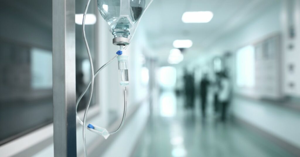Δυσβάσταχτες οι «αποκλειστικές» νοσοκόμες - Βαρύ το κόστος για τους συγγενείς των ασθενών - Media