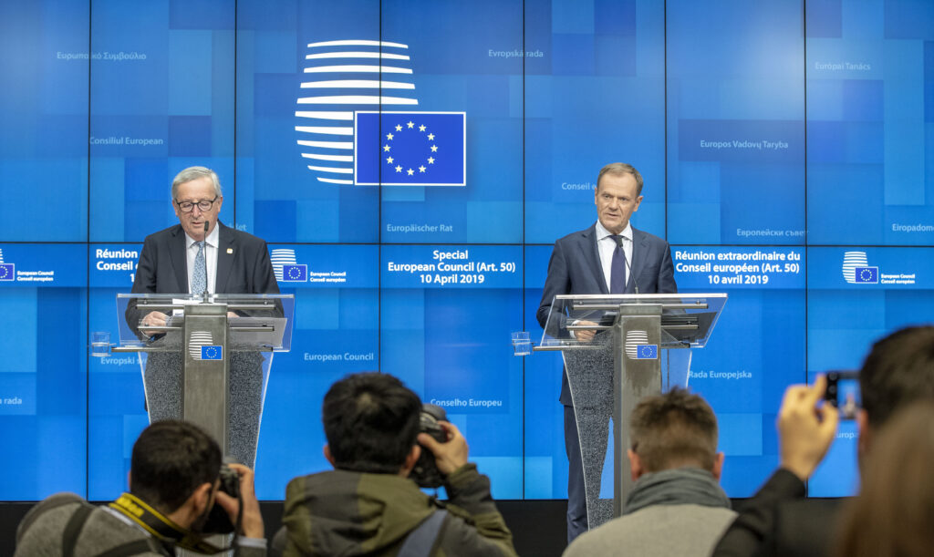 Οι 27 αποφάσισαν - Αναβολή του Brexit ως την 31η Οκτωβρίου - Media