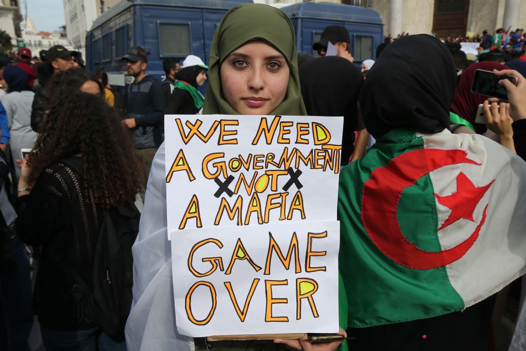Παραιτείται ο πρόεδρος της Αλγερίας μετά από εβδομάδες διαδηλώσεων - Media