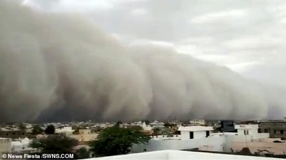 Απίστευτες εικόνες: Αμμοθύελλα «καταπίνει» και εξαφανίζει ολόκληρη πόλη (Video)  - Media