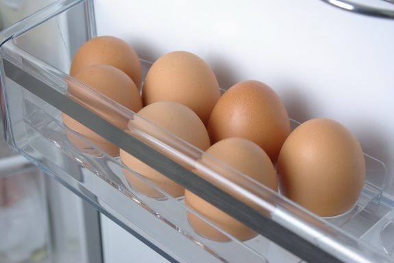 Γιατί δεν πρέπει να βάζετε ποτέ τα αβγά στην πόρτα του ψυγείου - Media